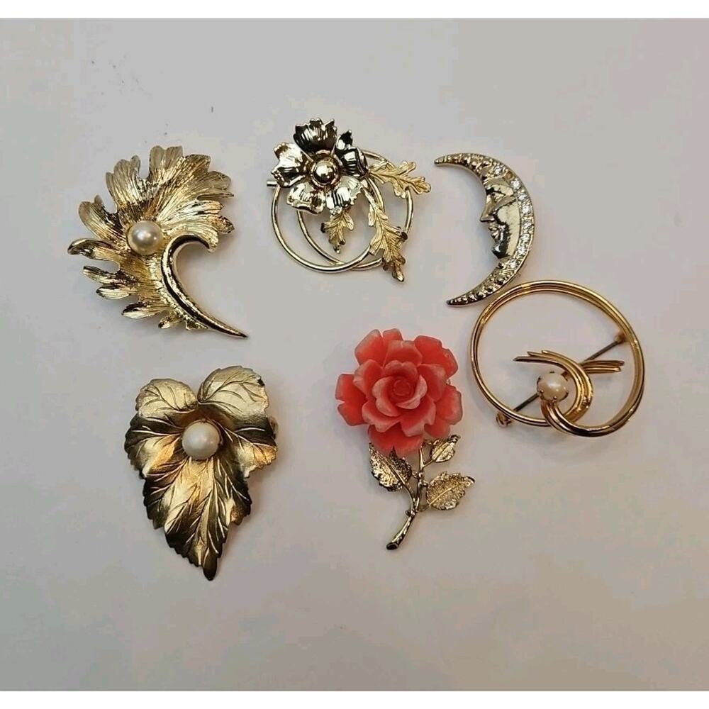 Lot Of Six Gold Tone‎ Vintage Pin Brooches